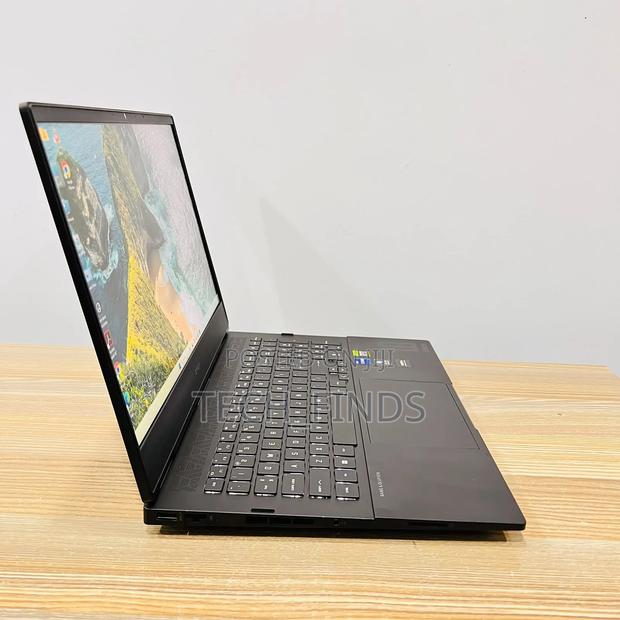 Laptop HP Omen 16 16GB Intel Core i7 SSD 512GB - thumbnail 3