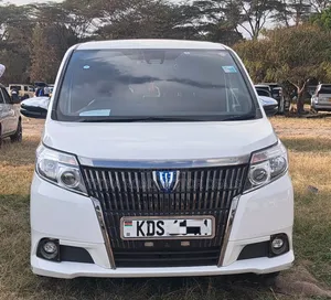 Toyota Esquire 2017 White