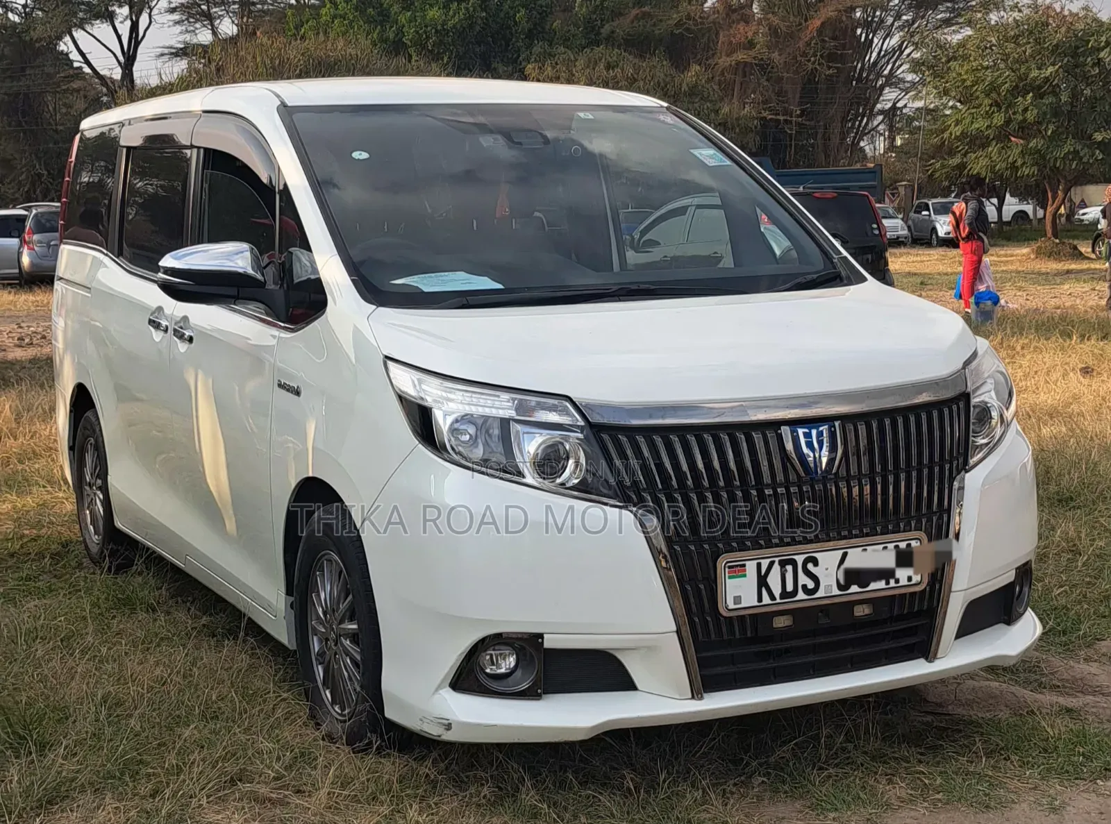 Toyota Esquire 2017 White