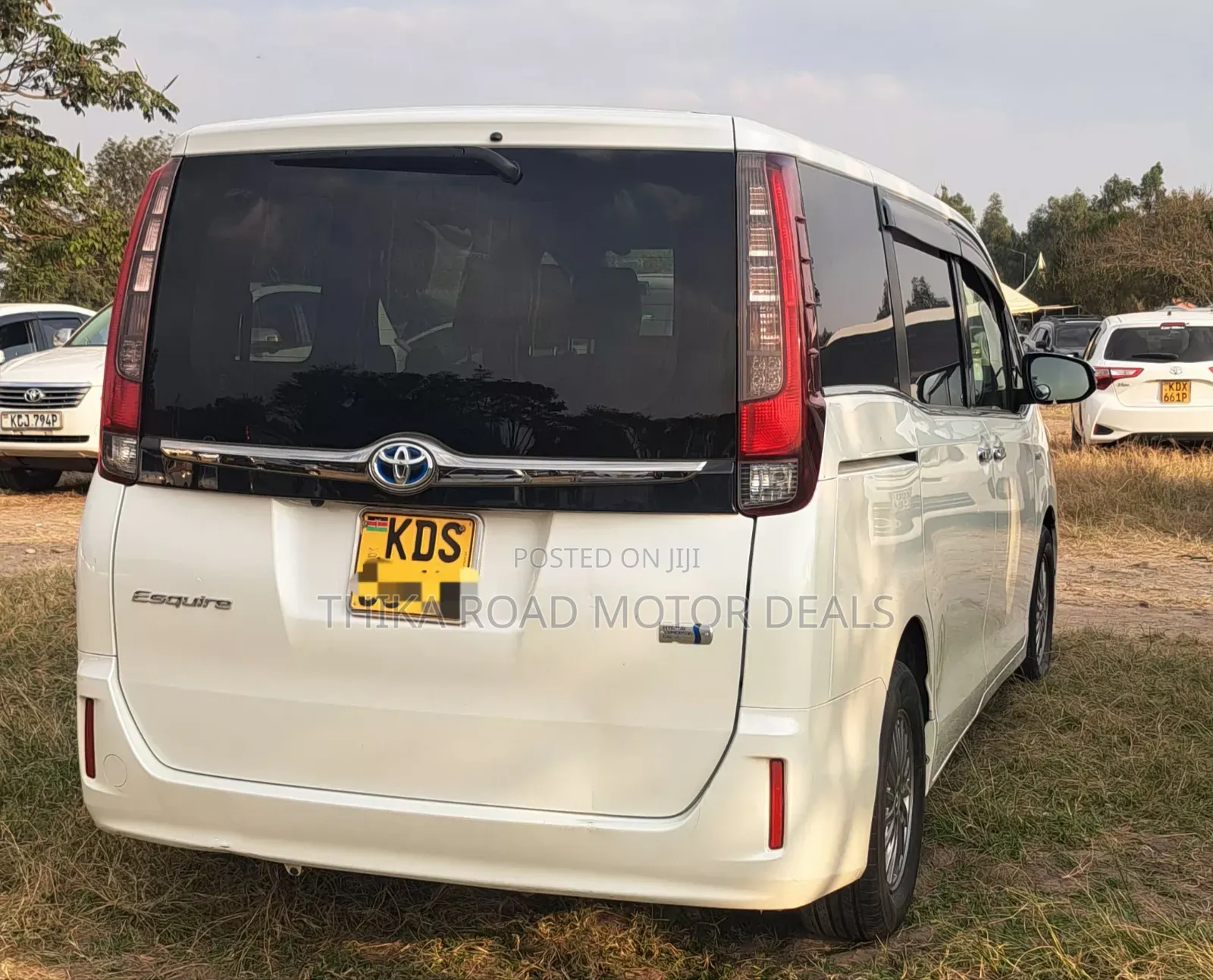 Toyota Esquire 2017 White