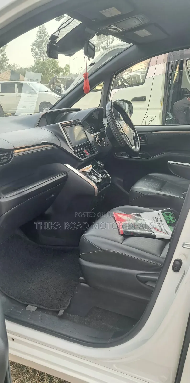 Toyota Esquire 2017 White