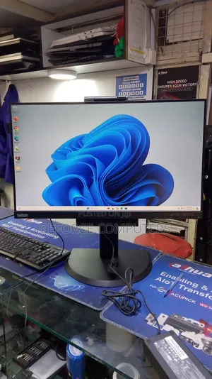 Desktop Computer Lenovo 8GB Intel Core i5 SSD 500GB