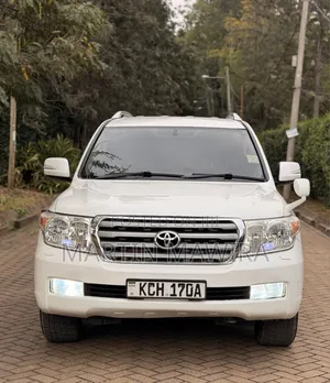 Toyota Land Cruiser Prado 2010 White