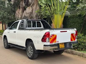 Toyota Hilux 2017 White