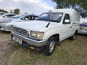 Toyota Hilux 2004 White