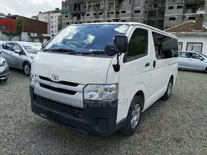 Toyota HiAce 2019 White