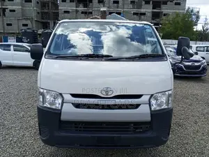 Toyota HiAce 2019 White