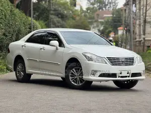 Toyota Crown 2012 White