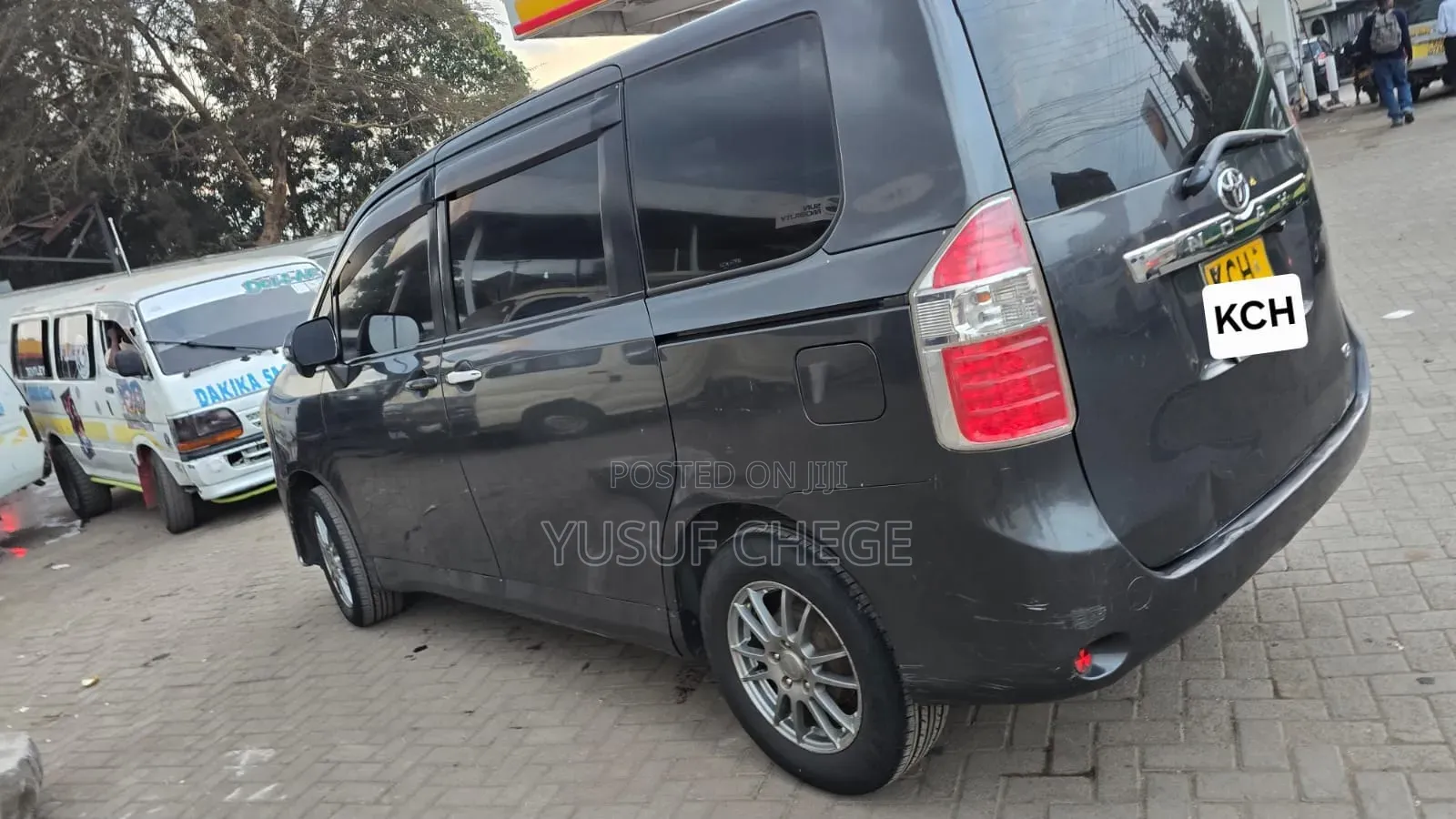 Toyota Noah 2010 Gray
