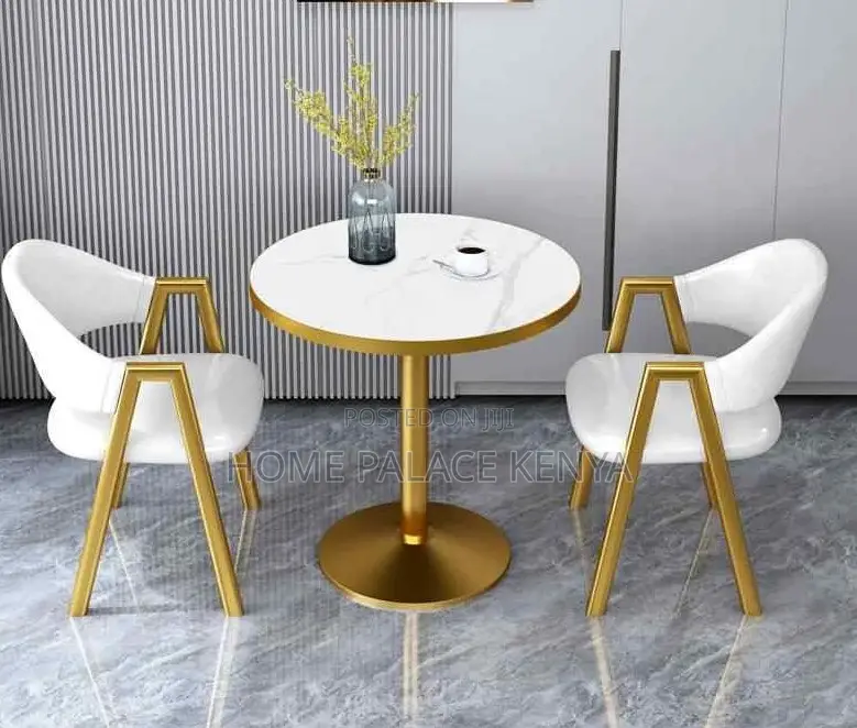 Round Table: White Marble Gold Rimmed Complimentary Table