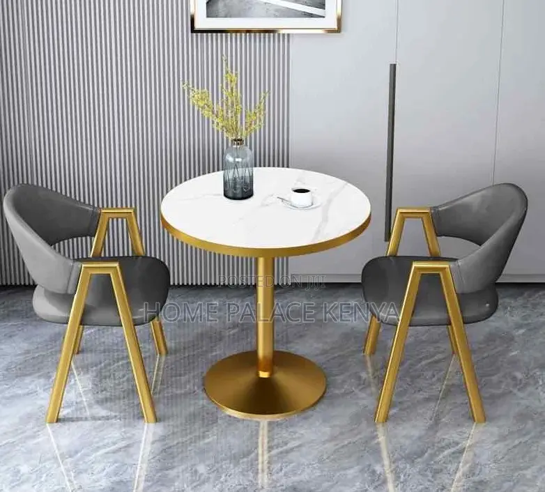 Round Table: White Marble Gold Rimmed Complimentary Table