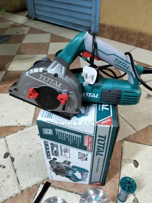 Total DRY WALLCHASER 1500 WATTS and 4 Cutting Disc for Max Penetration