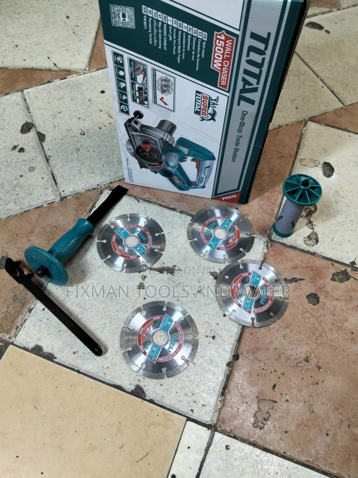 Total DRY WALLCHASER 1500 WATTS and 4 Cutting Disc for Max Penetration