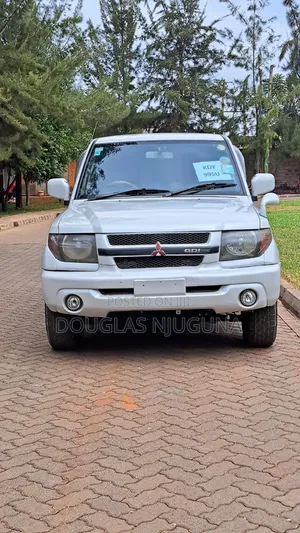 Mitsubishi Pajero IO 2004 White