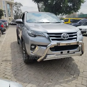 Toyota Fortuner 2020 Silver