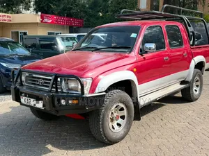 Toyota Hilux 2023 Maroon