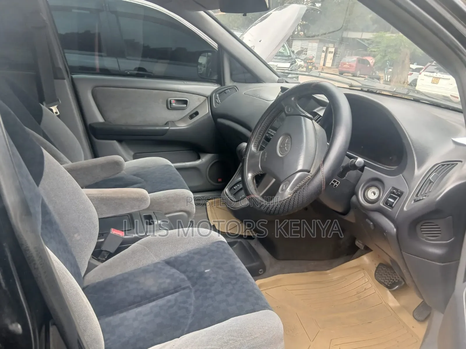Toyota Harrier 2000 Black