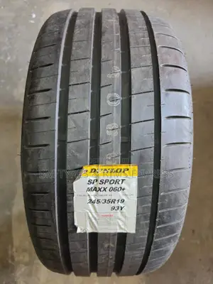 245 /35 R19 DUNLOP TIRES (Japan)