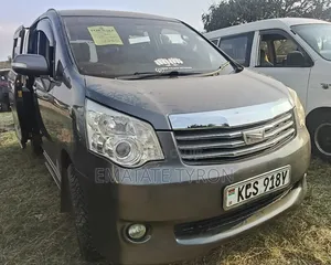 Toyota Noah 2011 Gray