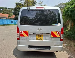 Toyota HiAce 2015 Silver