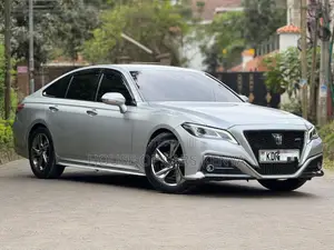 Toyota Crown 2018 Silver