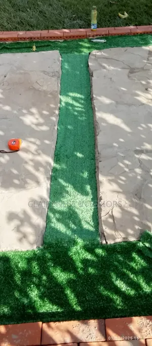 10mm Bold Choice, Modern Sleek Green Artificial Grass Carpets