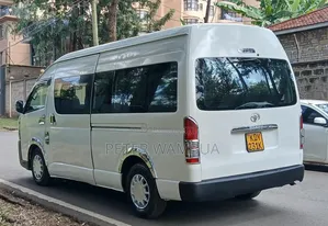 Toyota HiAce 2019 White