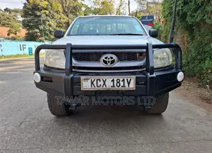 Toyota Hilux 2009 White