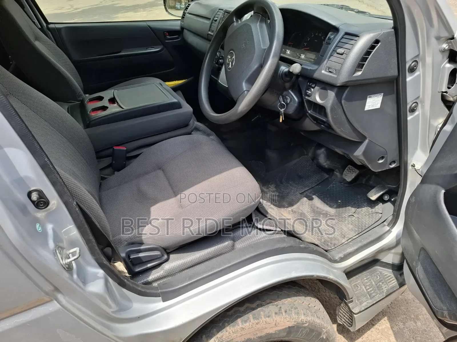 Toyota HiAce 2016 Silver