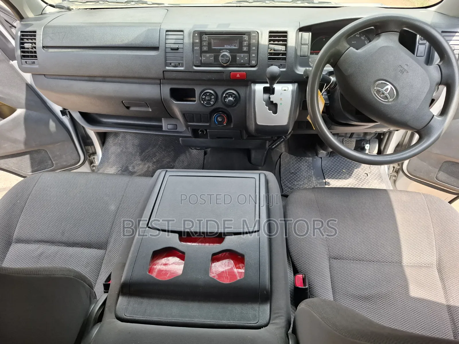 Toyota HiAce 2016 Silver