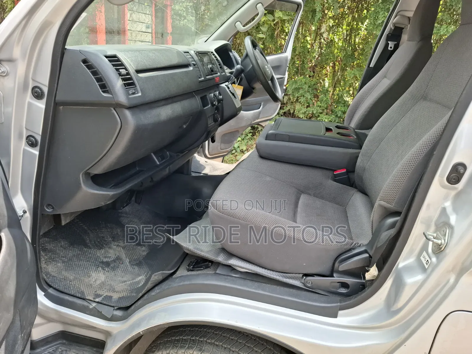 Toyota HiAce 2016 Silver