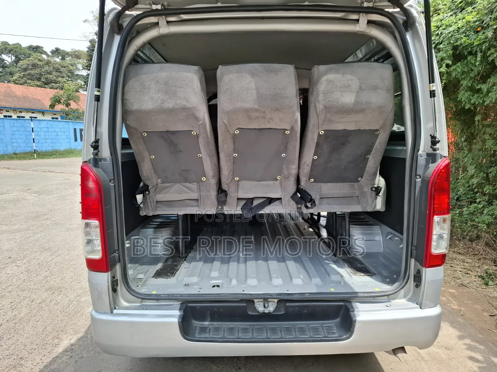 Toyota HiAce 2016 Silver