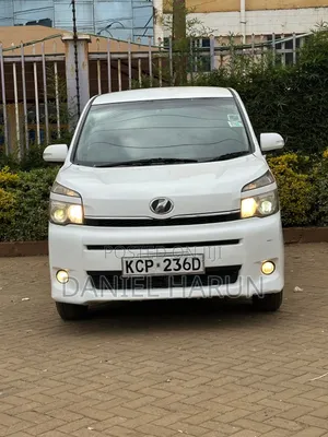 Toyota Voxy X 2WD 7-Seater 2010 White