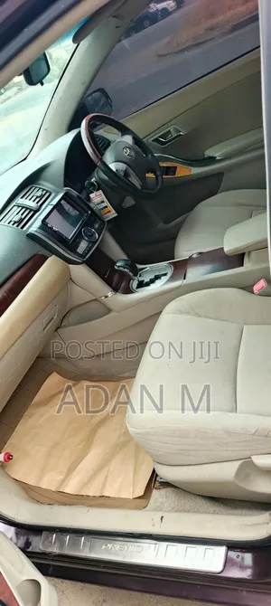 Toyota Premio 2011 Maroon