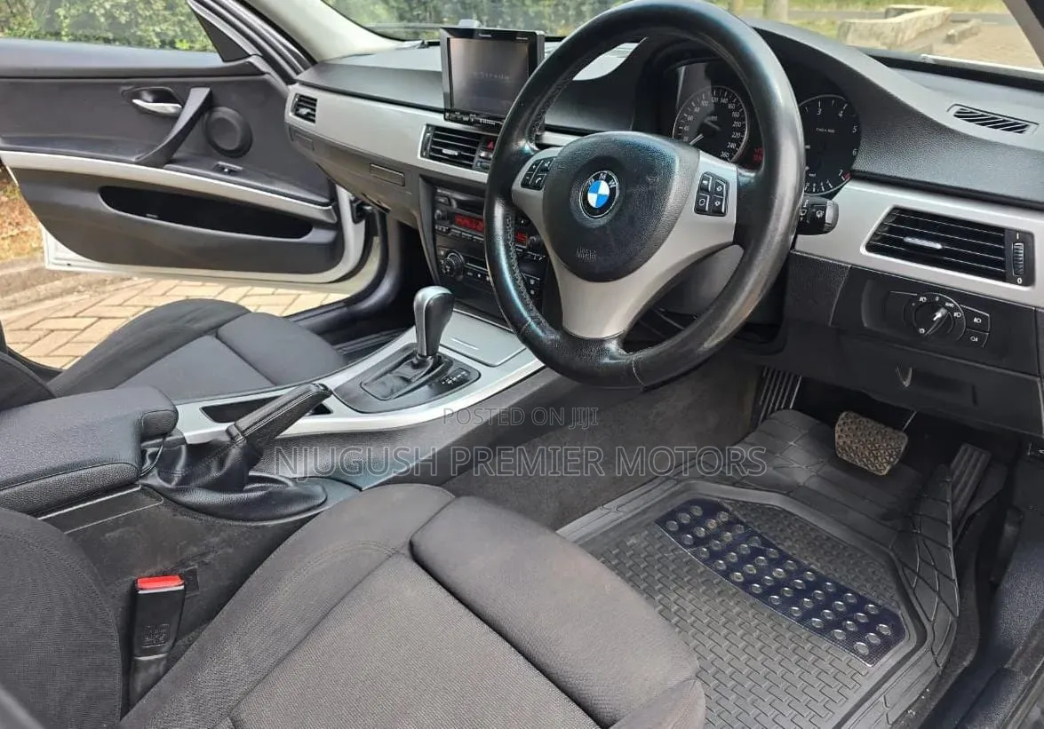 BMW 320i 2006 White