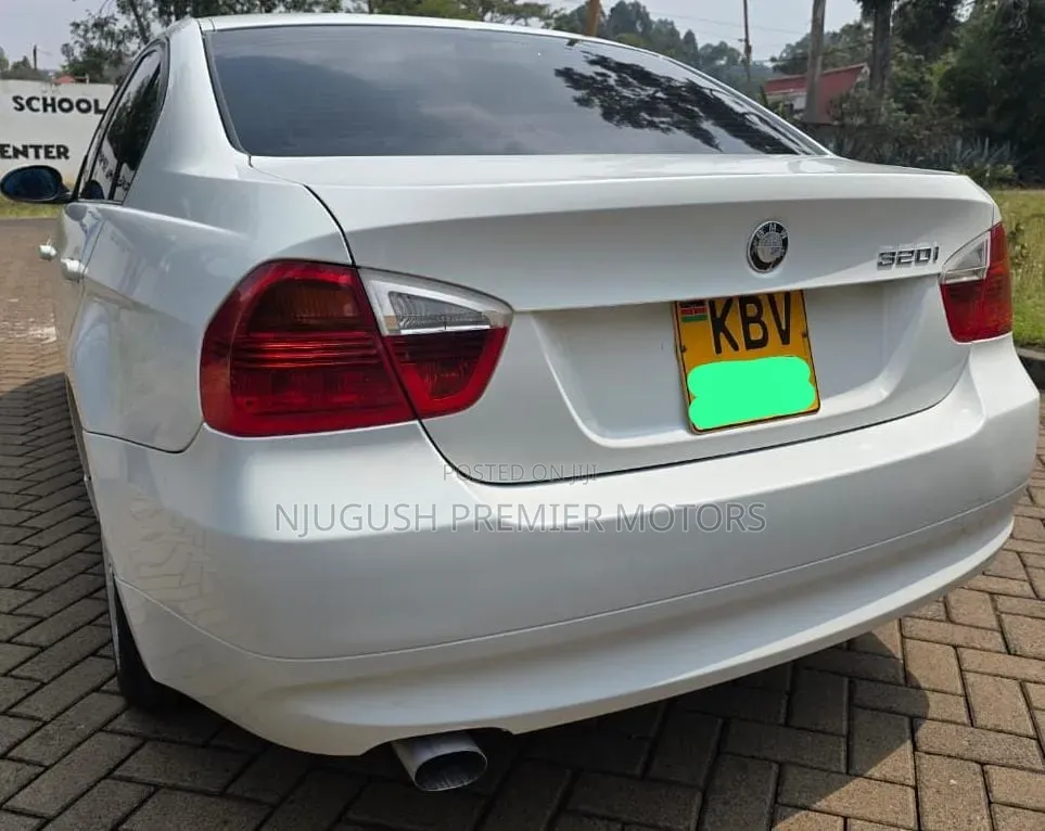 BMW 320i 2006 White