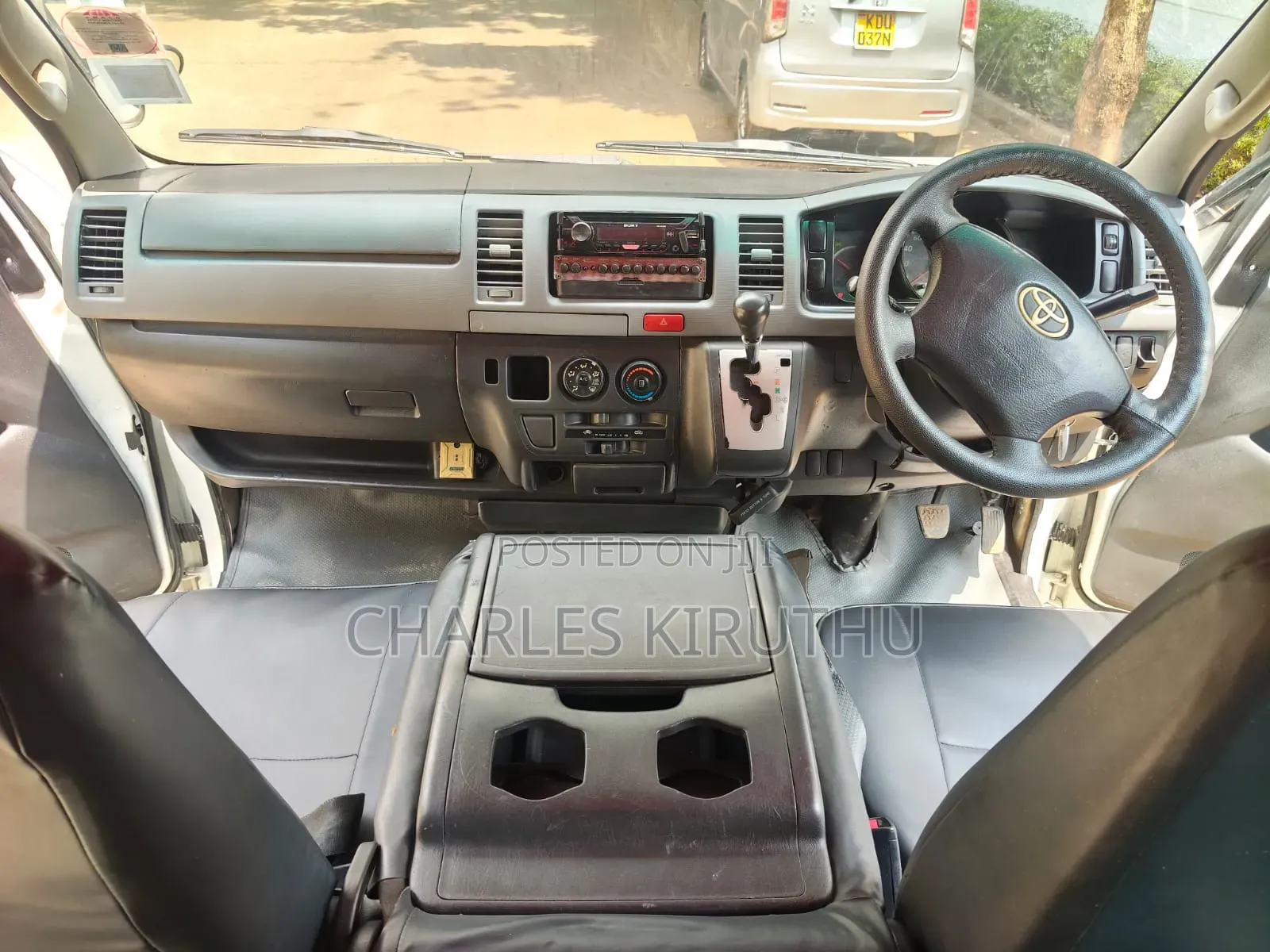 Toyota HiAce 2014 White