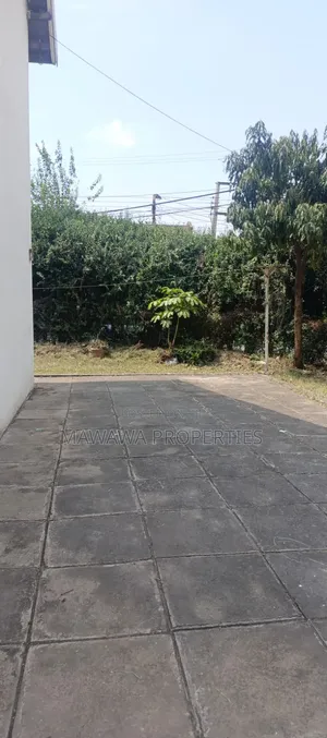 3bdrm Maisonette in Nairobi West, Madaraka for rent