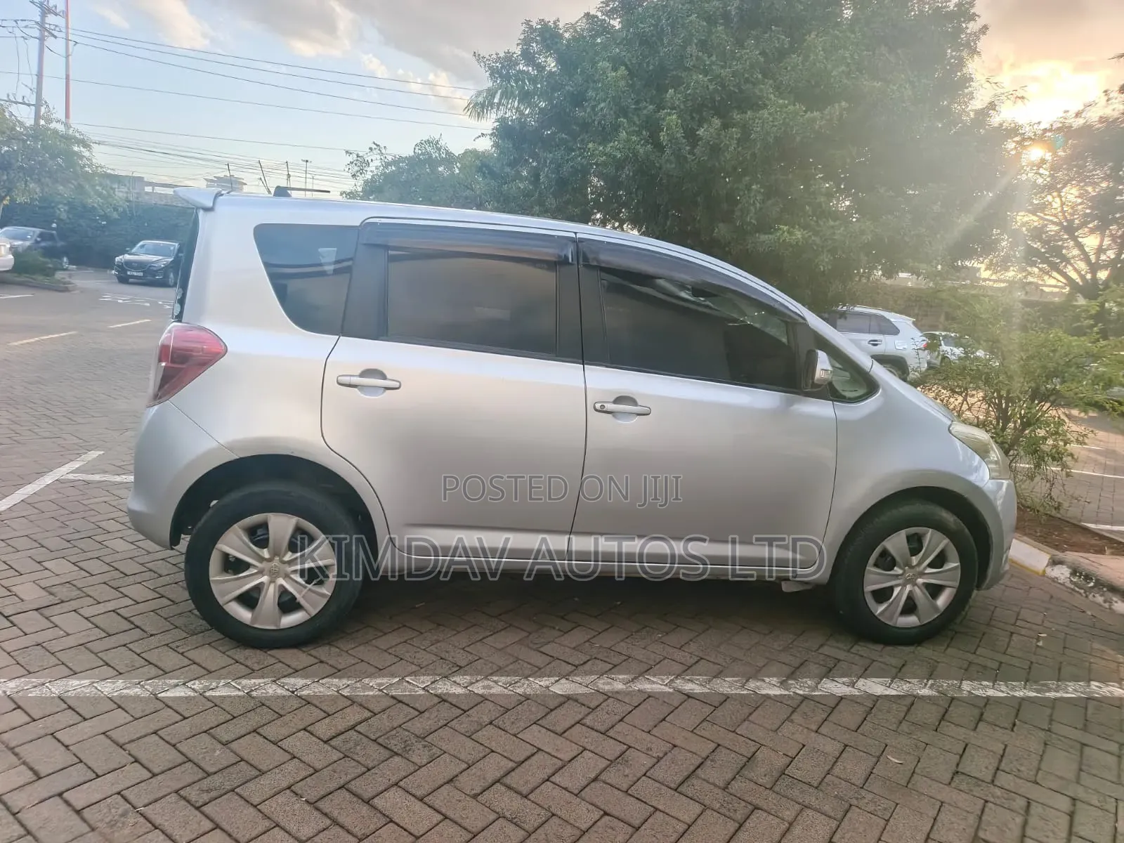 Toyota Ractis 2008 Silver