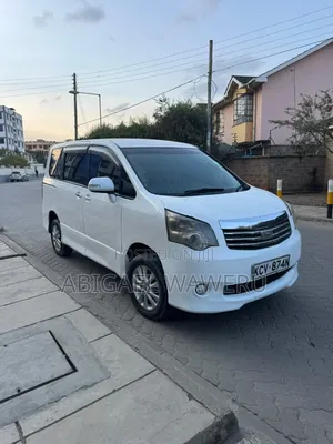 Toyota Noah 2012 White