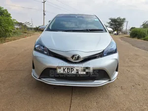 Toyota Vitz 2016 Silver