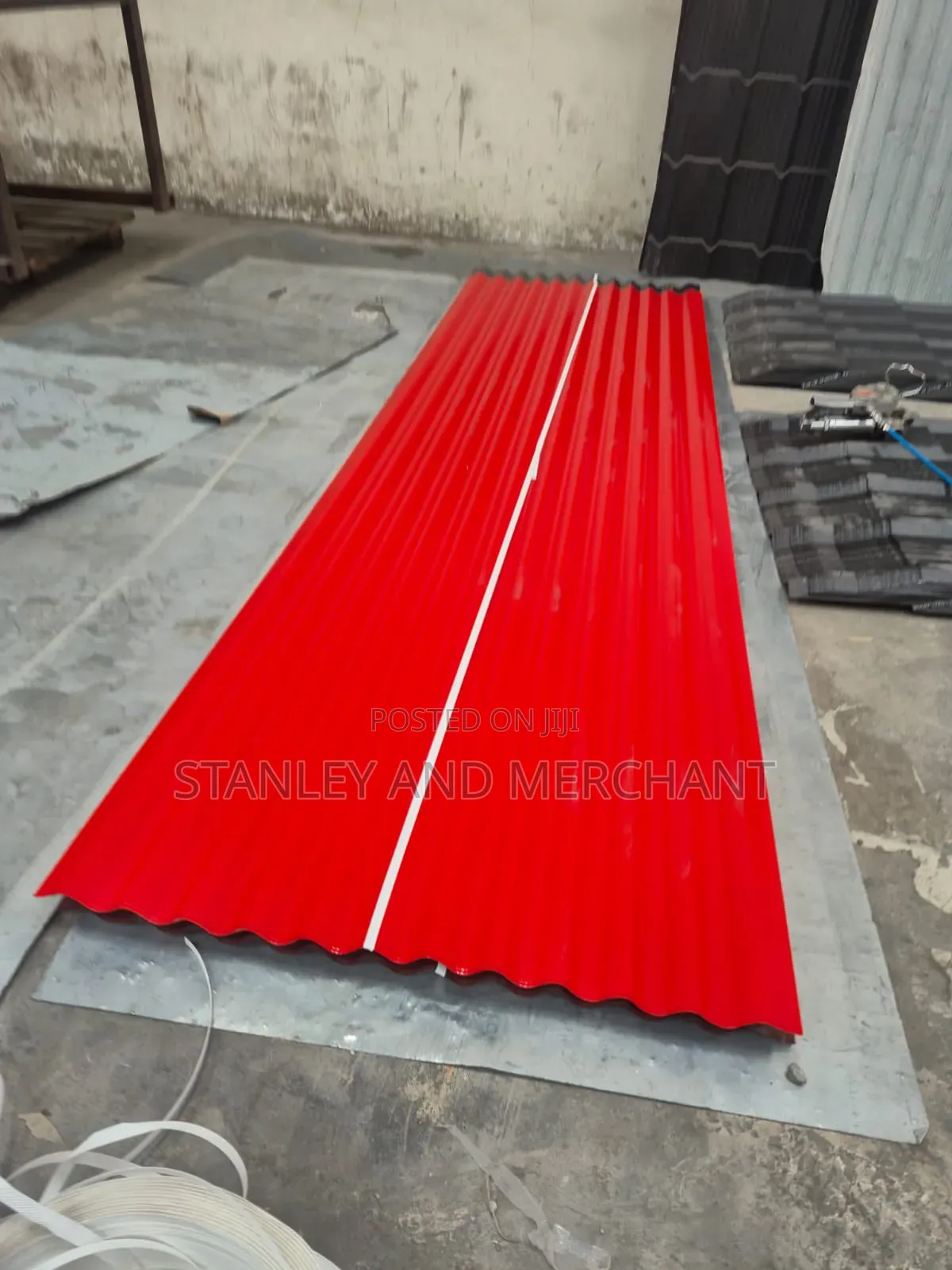 Red Roofing Sheets. Ordinary Shape. New. 30g. Delivery Available!