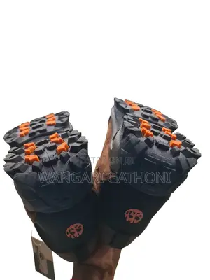 BRAND NEW Sky View Unisex Hiking / Outdoor Boots (In Box) Suede Brow