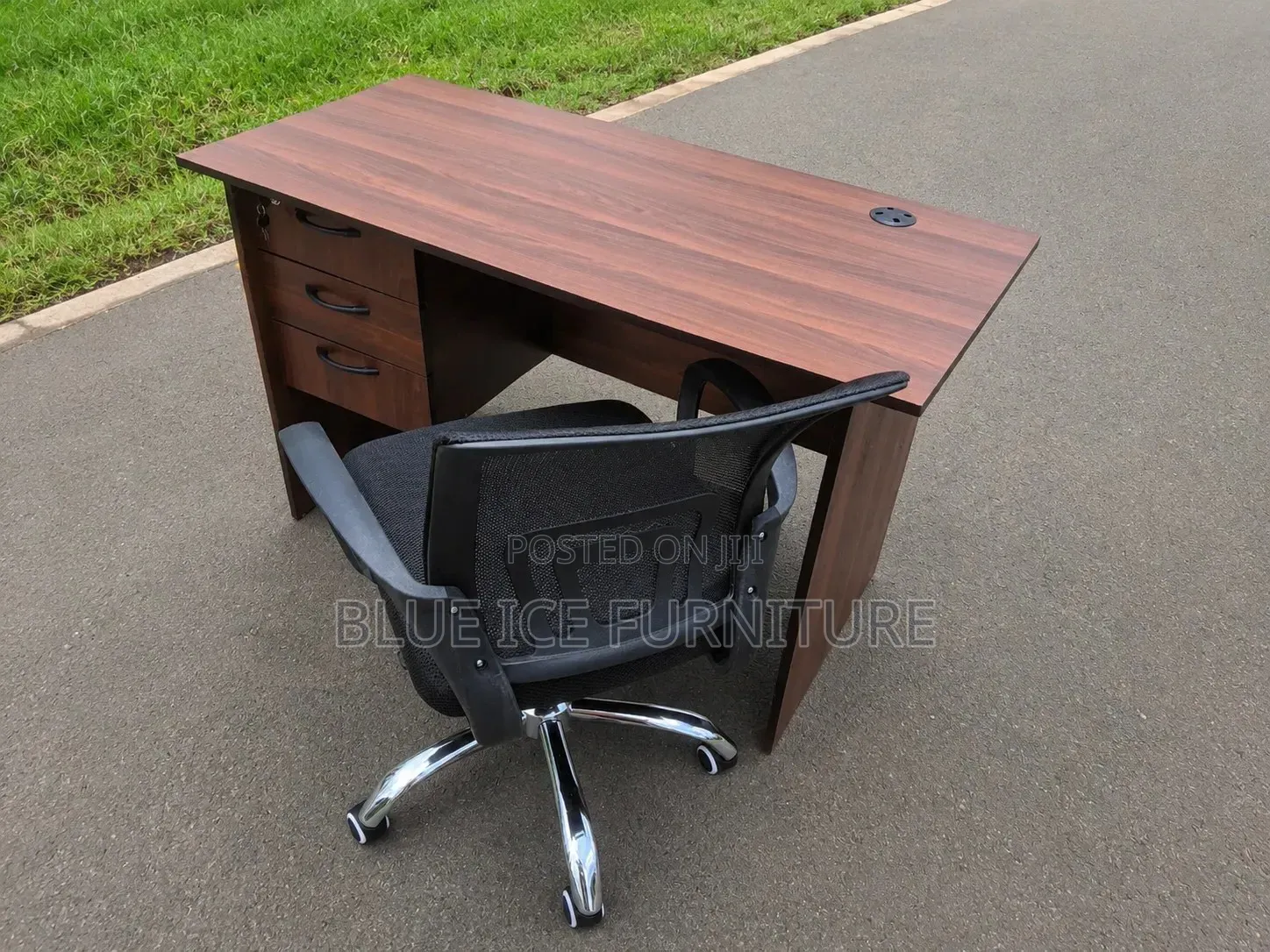 Modern Executive Office Desk With 3 Lockable Drawer -Office Table
