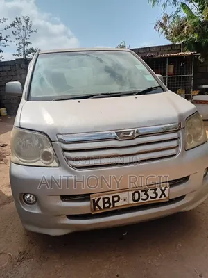 Toyota Noah 2.0 FWD (8 Seater) 2004 Silver