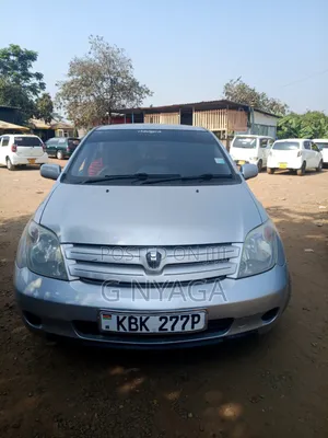 Toyota IST 2004 Silver