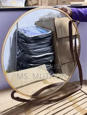 60 Cm Nordic-Style Round Wall Mirror With a Leather Strap: