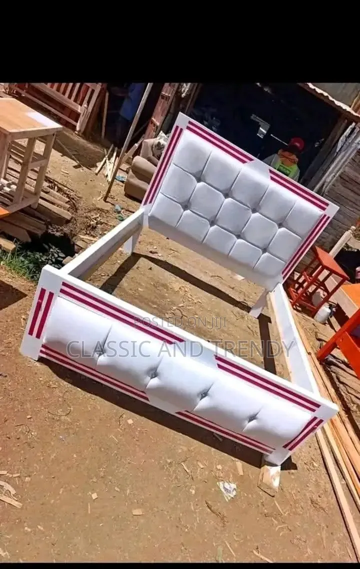 White Mocket Bed With Maroon Trims 4x6