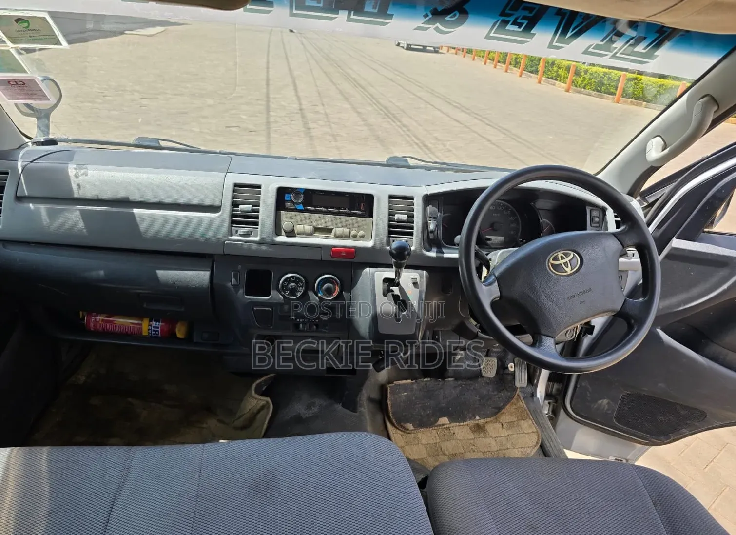 Toyota HiAce 2013 Silver