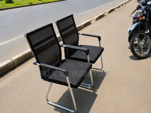 Black Mesh Visitors Office Chair With Armrest